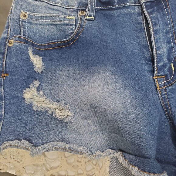 BONGO Womens Denim Shorts SZ Jr. 9 Medium Wash Raw Hem Distressed‎ Lace Y2K - Picture 7 of 8